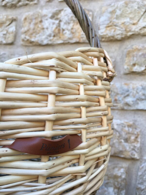 panier asymétrique blanc et vert, clôture irlandaise ajourée